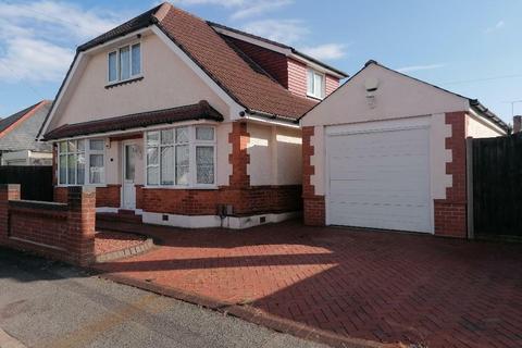 5 bedroom detached house to rent, Caroline Road