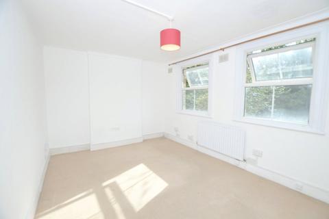 Studio to rent, Anerley Park, London, SE20