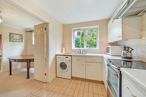 12 Edgewood Close, Crowthorne, RG45 6TA