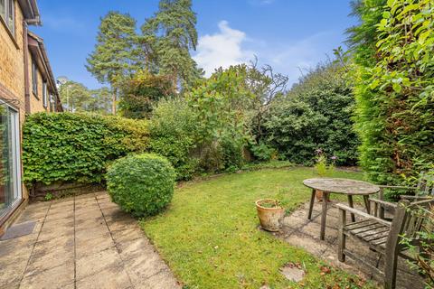 12 Edgewood Close, Crowthorne, RG45 6TA
