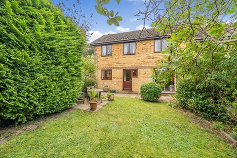 12 Edgewood Close, Crowthorne, RG45 6TA
