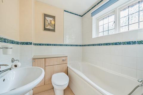 12 Edgewood Close, Crowthorne, RG45 6TA