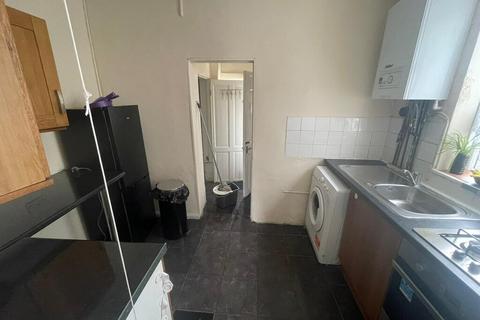 2 bedroom ground floor flat to rent, 43A  Khartoum Road SW17