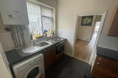 2 bedroom ground floor flat to rent, 43A  Khartoum Road SW17