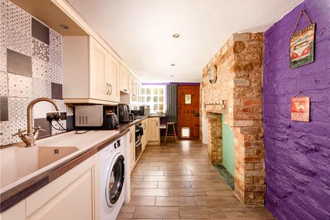 5 bedroom terraced house for sale, West Street, Weedon, Northampton, Northamptonshire, NN7