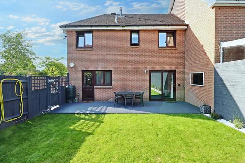 3 bedroom end of terrace house for sale, Mosse Gardens, Chichester PO19