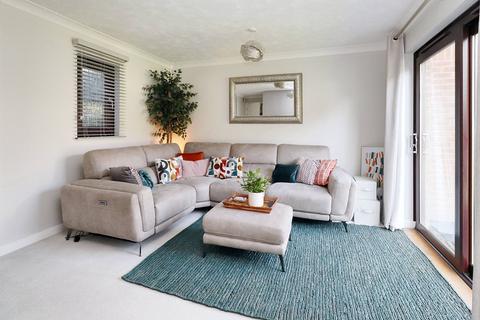 3 bedroom end of terrace house for sale, Mosse Gardens, Chichester PO19