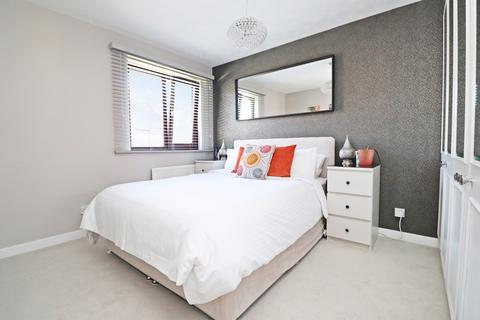 3 bedroom end of terrace house for sale, Mosse Gardens, Chichester PO19