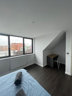 Studio to rent, Hassop Road, London, NW2