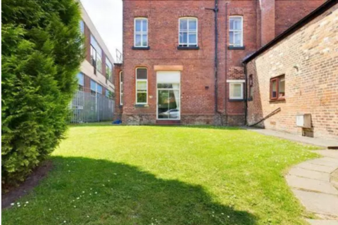 2 bedroom flat to rent, Flat 6, Hampstead Lane, Stockport