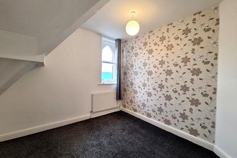 2 bedroom flat to rent, Hampstead Lane, Stockport, SK2