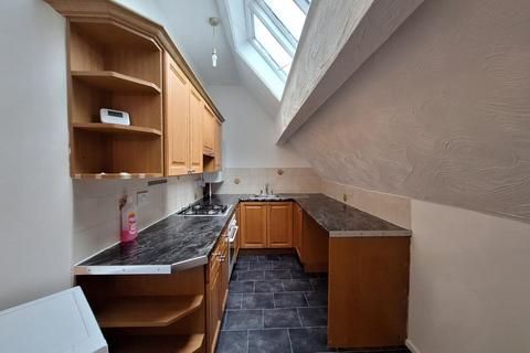 2 bedroom flat to rent, Hampstead Lane, Stockport, SK2