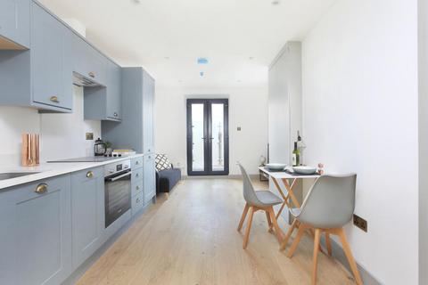 1 bedroom flat for sale, 367 Garratt Lane, Earlsfield, London, SW18