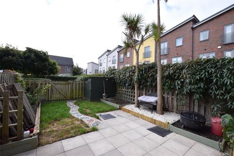 3 bedroom terraced house to rent, February Courtyard, The Staiths, NE8