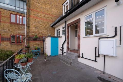 3 bedroom maisonette to rent, Coombe Lane, London SW20