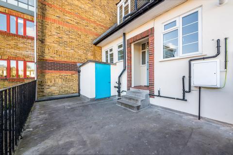 3 bedroom maisonette to rent, Coombe Lane, London SW20