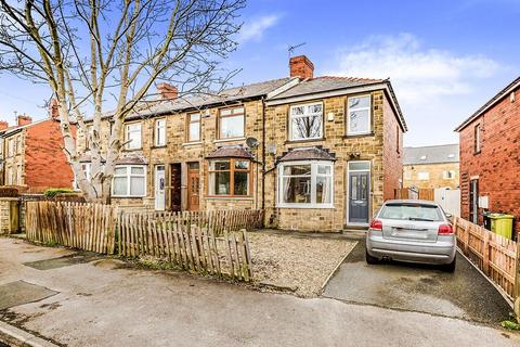 3 bedroom end of terrace house to rent, Coniston Avenue, West Yorkshire HD5