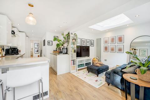 2 bedroom flat for sale, Cathnor Road, London W12