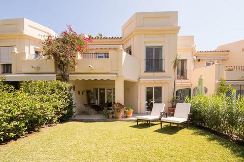 3 bedroom townhouse, La Quinta, Malaga, Spain