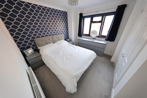 9 Celedon Close, Grays, RM16 6PZ