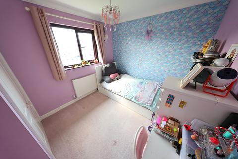 9 Celedon Close, Grays, RM16 6PZ