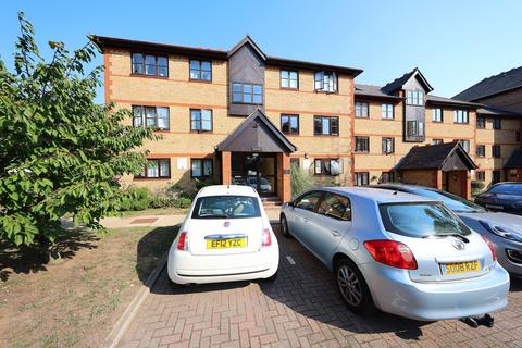 2 bedroom flat for sale, College Close, College Avenue, Grays