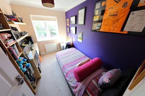 4 College Close, Grays, RM17 5UP
