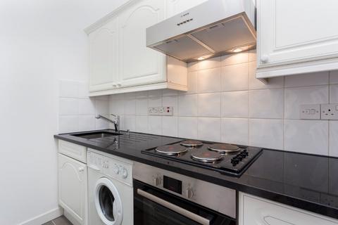 3 bedroom flat to rent, Sipson Road, West Drayton UB7