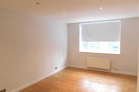 3 bedroom flat to rent, Sipson Road, West Drayton UB7