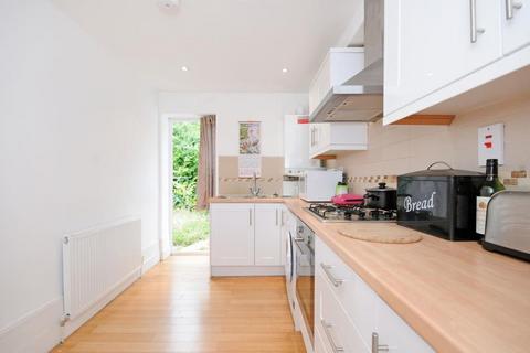 4 bedroom terraced house to rent, Swaton Road, London E3