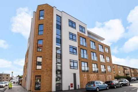 2 bedroom apartment to rent, Mantle Road, London SE4