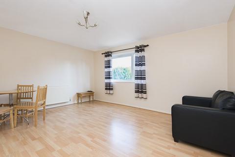 2 bedroom flat to rent, Henfield Road, SW19