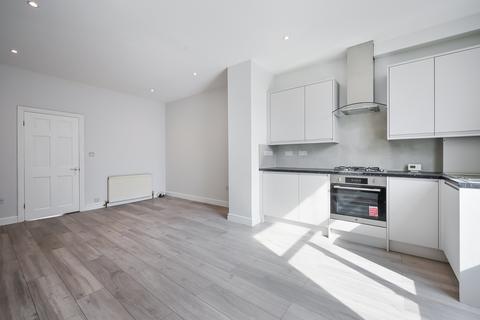 2 bedroom flat to rent, St John's Hill, SW11