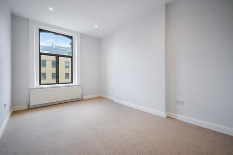 2 bedroom flat to rent, St John's Hill, SW11