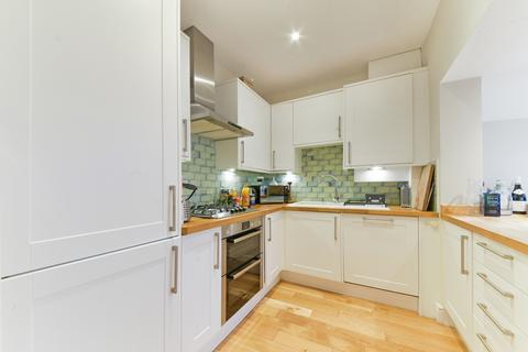 2 bedroom flat to rent, Glycena Road, SW11