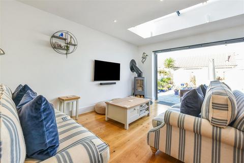 3 bedroom semi-detached house for sale, Farm Road, Bracklesham Bay, Chichester