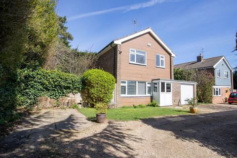 12 Bishops Road, Farnham, GU9 0JA