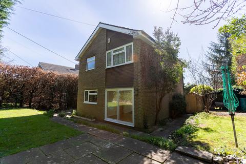 12 Bishops Road, Farnham, GU9 0JA