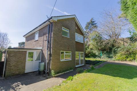 12 Bishops Road, Farnham, GU9 0JA
