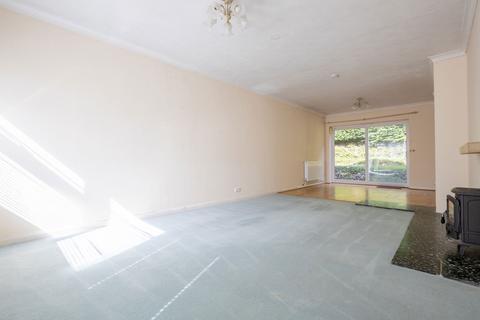 12 Bishops Road, Farnham, GU9 0JA