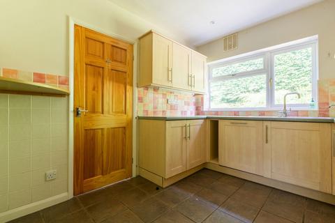12 Bishops Road, Farnham, GU9 0JA