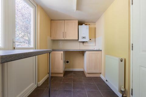12 Bishops Road, Farnham, GU9 0JA