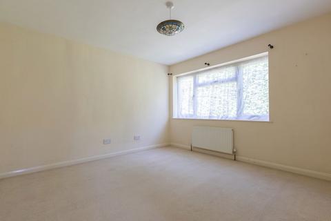 12 Bishops Road, Farnham, GU9 0JA