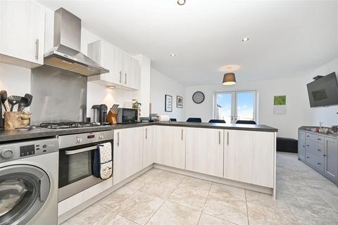 22 Stansfield Close, Bradford, BD10 0EN
