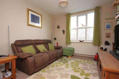 3 bedroom terraced house for sale, Glassbrook Road, Rushden NN10