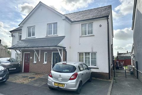 Midland Mews, Llanybydder