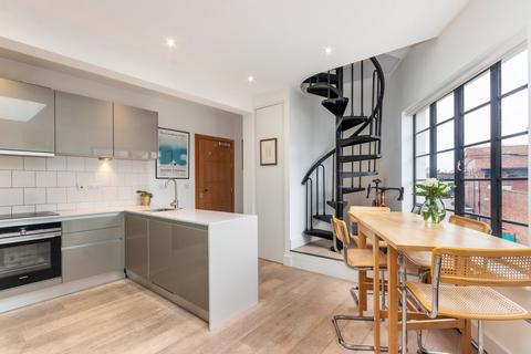 1 bedroom flat for sale, Felgate Mews, London W6