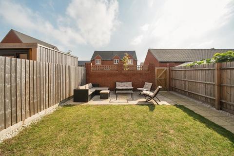 4 bedroom semi-detached house for sale, Bicester,  Oxfordshire,  OX26