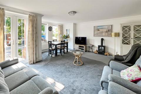 2 bedroom apartment for sale, Sea Lane, East Preston, Littlehampton, West Sussex