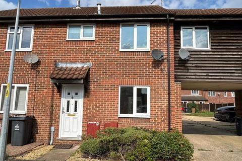 3 bedroom semi-detached house to rent, Parishes Mead, Stevenage SG2